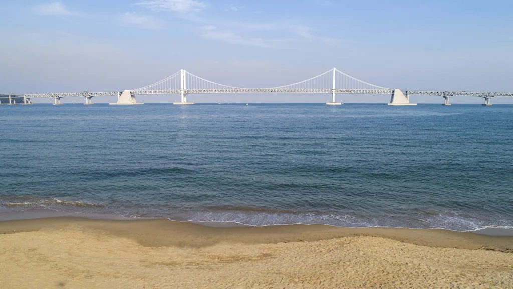 광안리 해변과 광안대교 야경