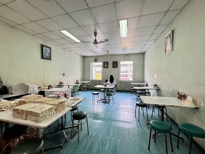 온록윤 (On Lok Yun)