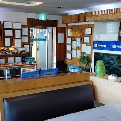장승포항 횟집거리