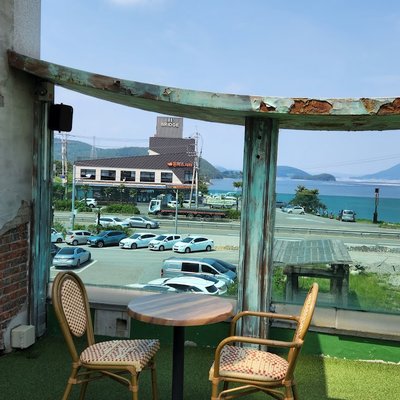 카페 더 플레이스 녘